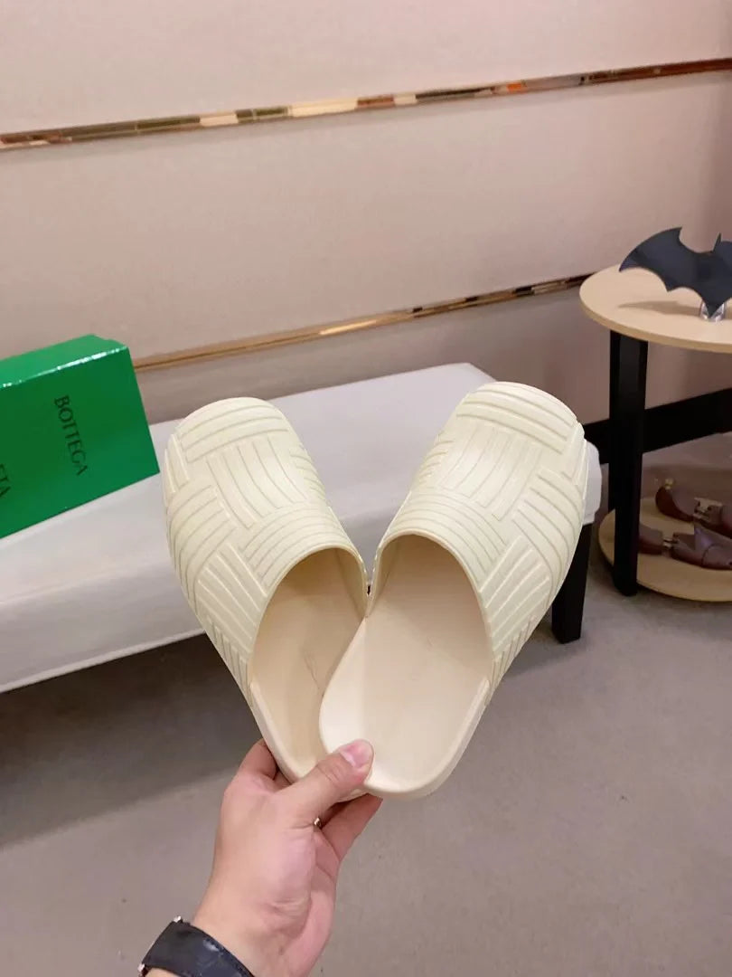New couple slippers